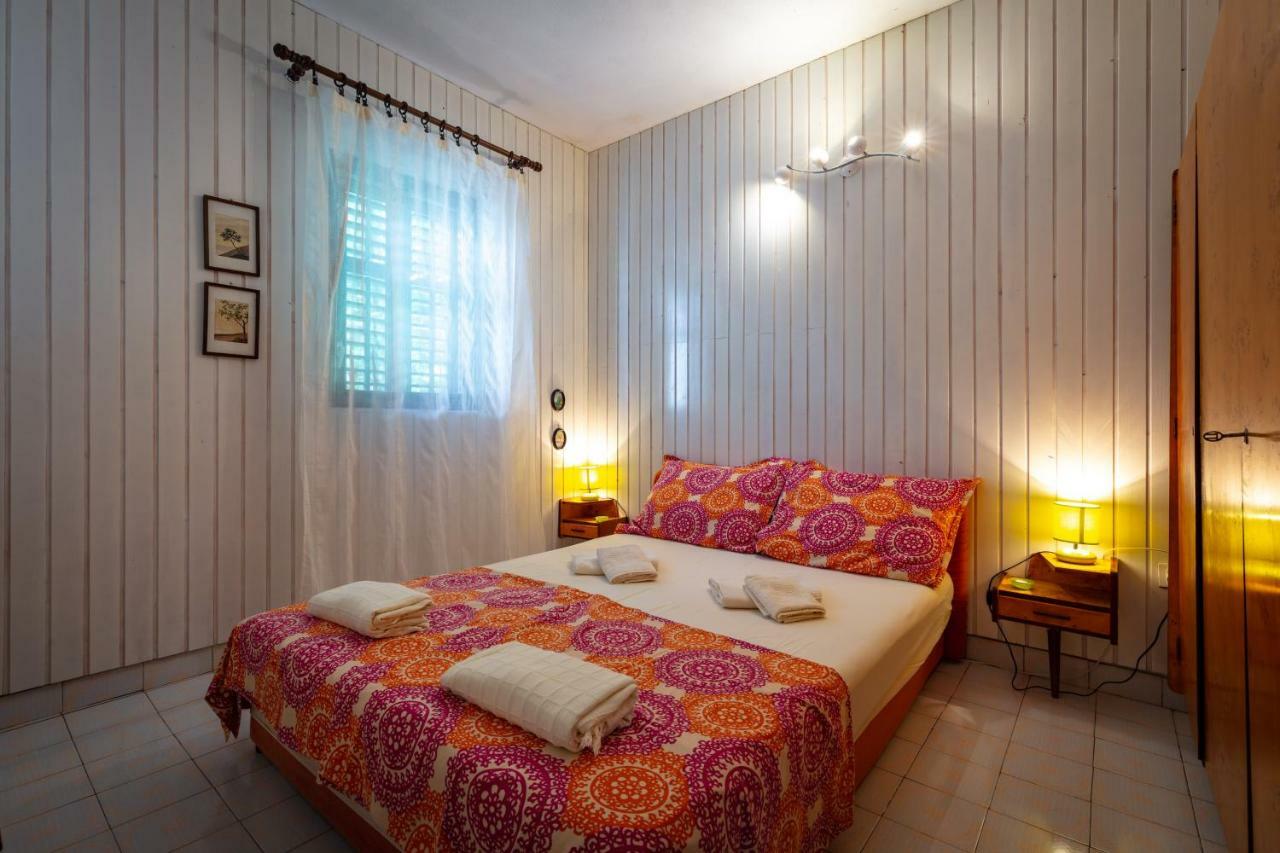 Holiday Home Barbara Trogir Eksteriør billede