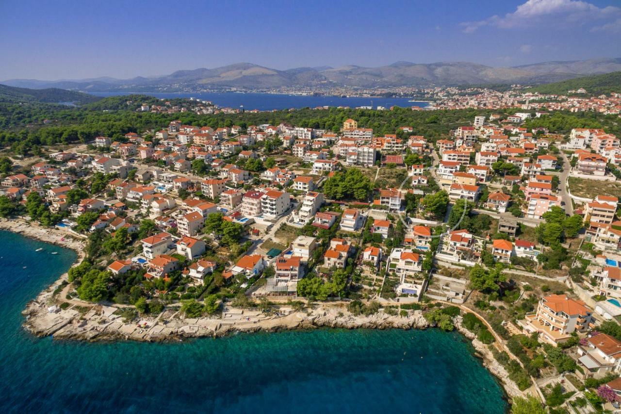 Holiday Home Barbara Trogir Eksteriør billede